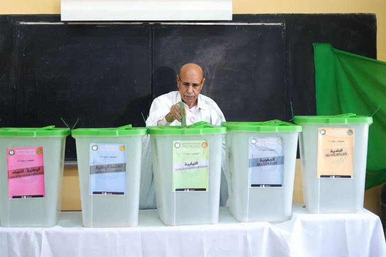 الرئيس الموريتاني يصوت في انتخابات 2023 الجزيرة نت copy